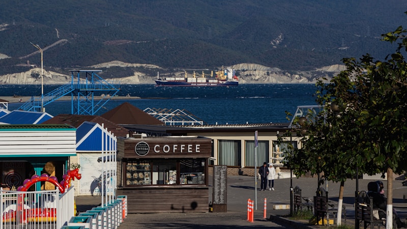 スタバのマークをひっくり返すと何に見える？噂の意味とロゴにまつわる見方をやさしく解説